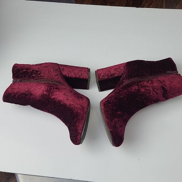 FloralāWomen'sāRedĀ AnkleāBootiesāSizeā7 - Picture 4 of 10